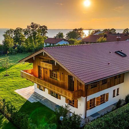 Graf Chiemo Suites - Direkt Am Chiemsee Mit Separatem Seezugang คีมิง ภายนอก รูปภาพ