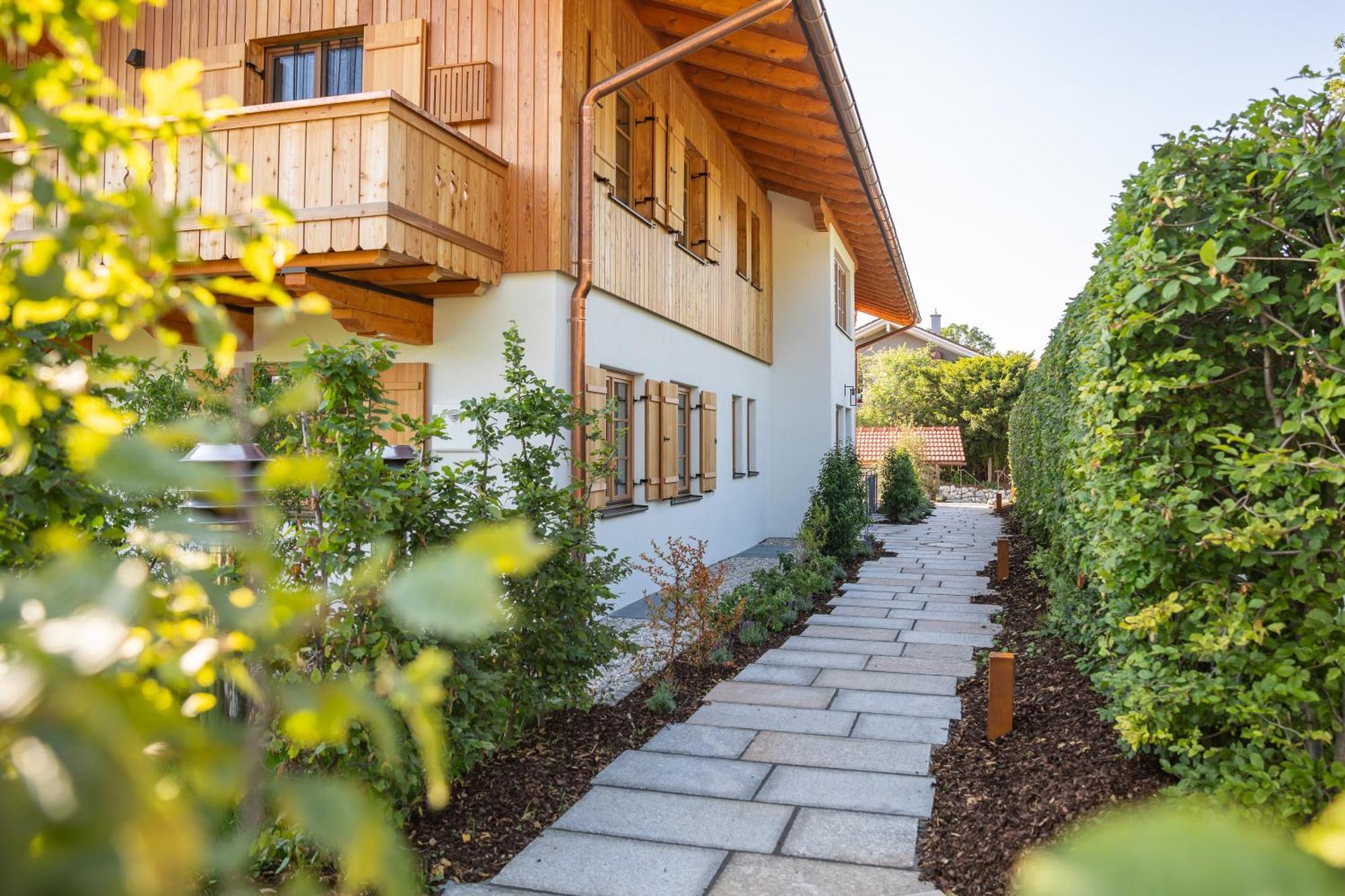 Graf Chiemo Suites - Direkt Am Chiemsee Mit Separatem Seezugang คีมิง ภายนอก รูปภาพ