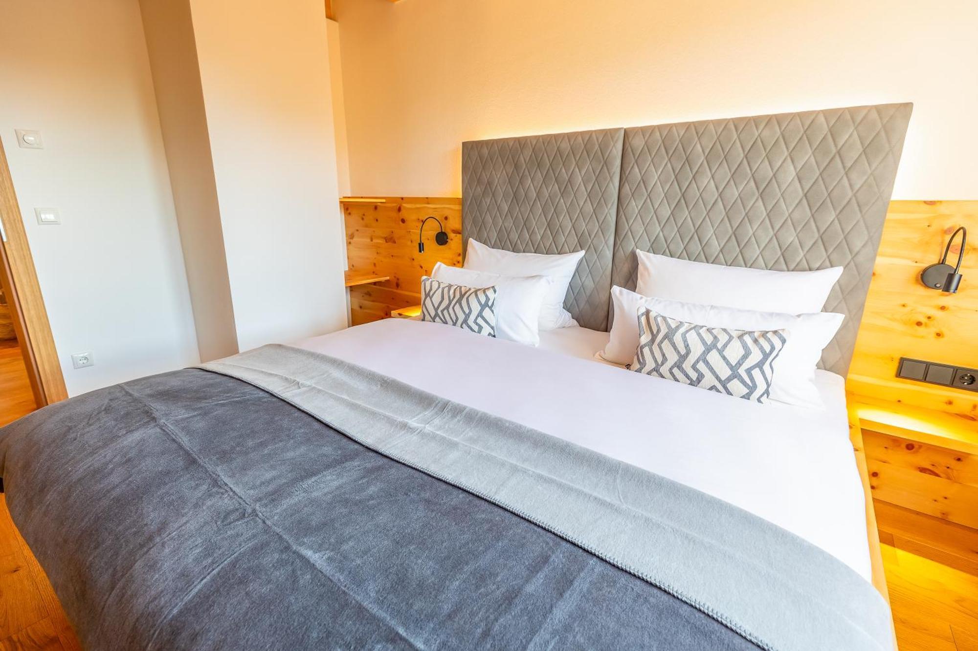 Graf Chiemo Suites - Direkt Am Chiemsee Mit Separatem Seezugang คีมิง ภายนอก รูปภาพ