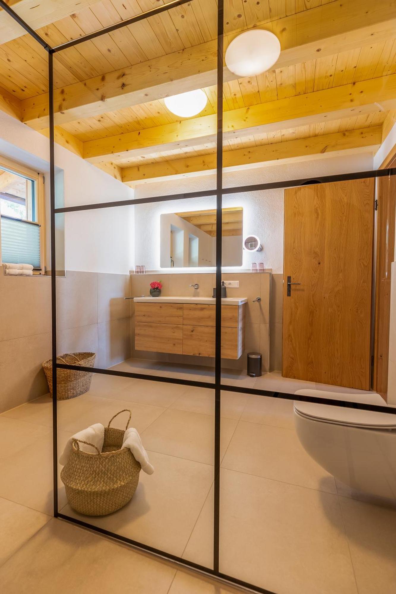 Graf Chiemo Suites - Direkt Am Chiemsee Mit Separatem Seezugang คีมิง ภายนอก รูปภาพ